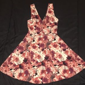 Forever 21 Sleeveless floral dress